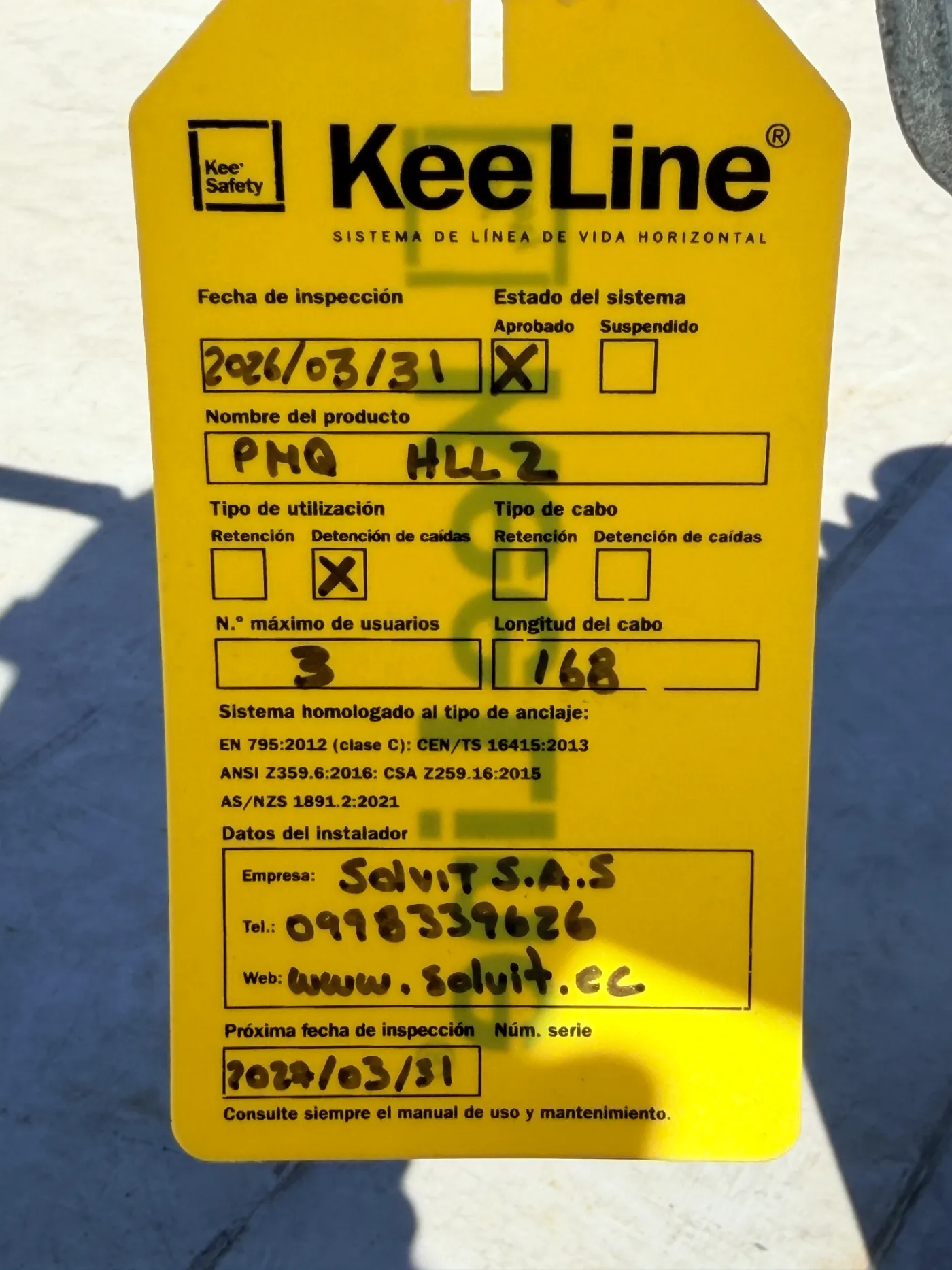 Etiqueta Kee Line con datos de inspección, número de usuarios y longitud del cable